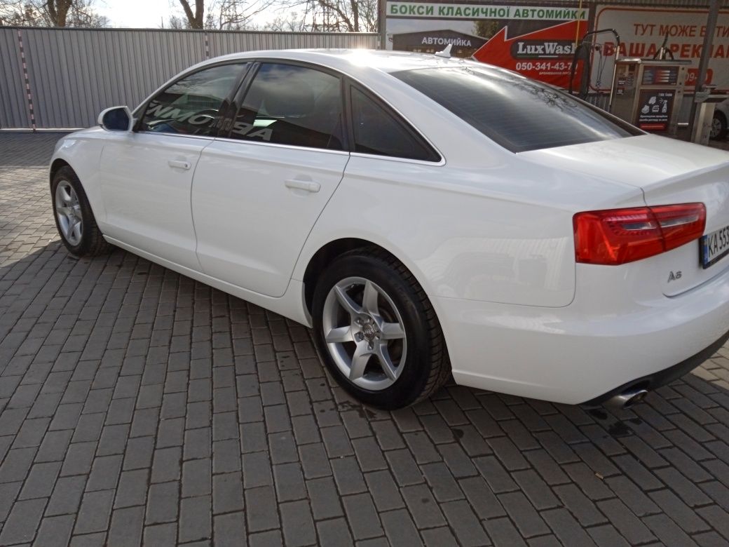 Продам Audi A6 официальный автомобиль не крашен.
