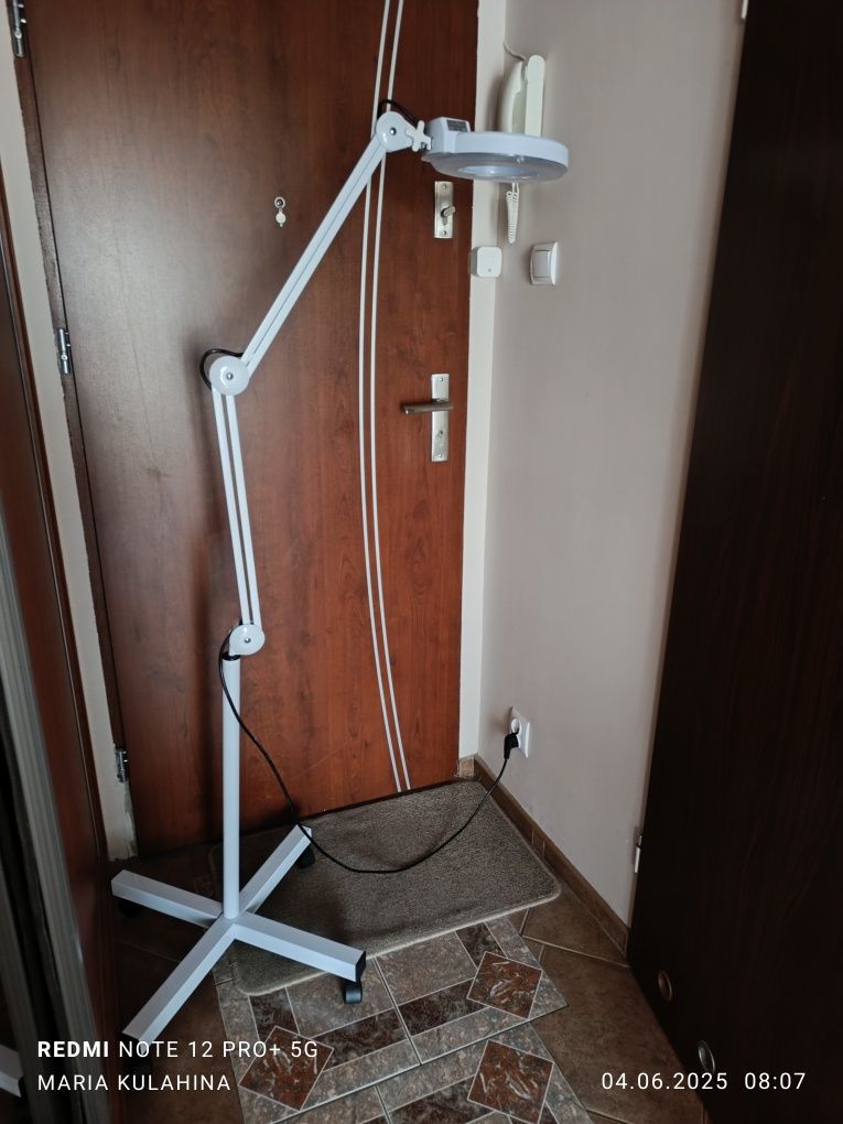 Lampa kosmetyczna z lupą 8 dpt