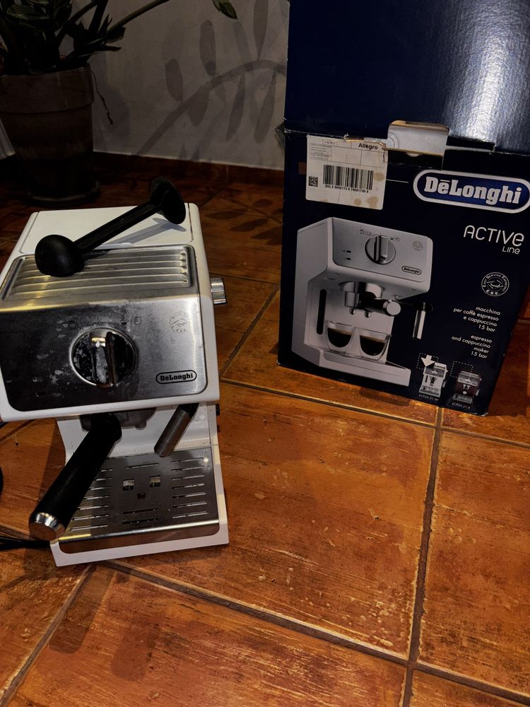 Ekspres kolbowy DeLonghi ECP33.21.W