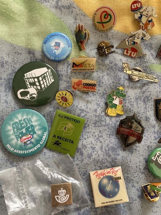 Pins crachás de coleção variados