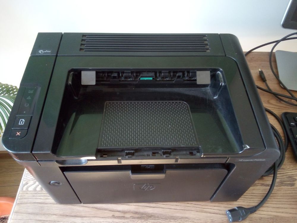 Продам принтер HP LaserJet P1606dn