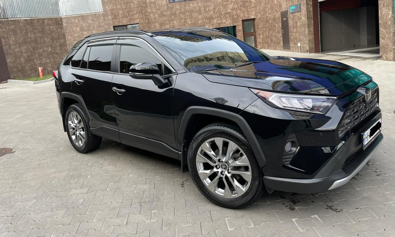 Продам Toyota Rav4 2019