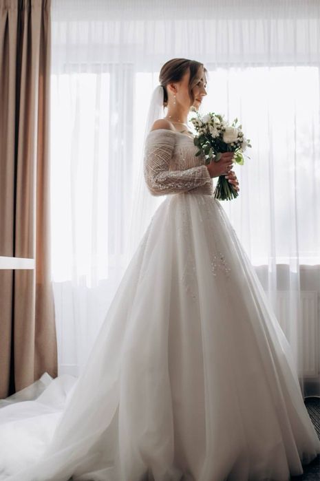 Продам весільну сукню