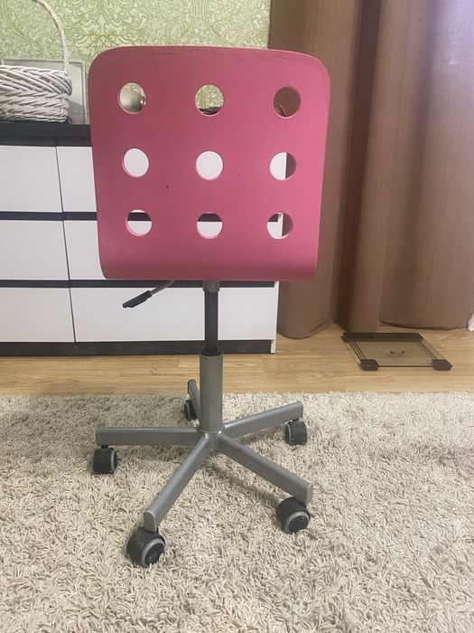 Стільчик рожевий