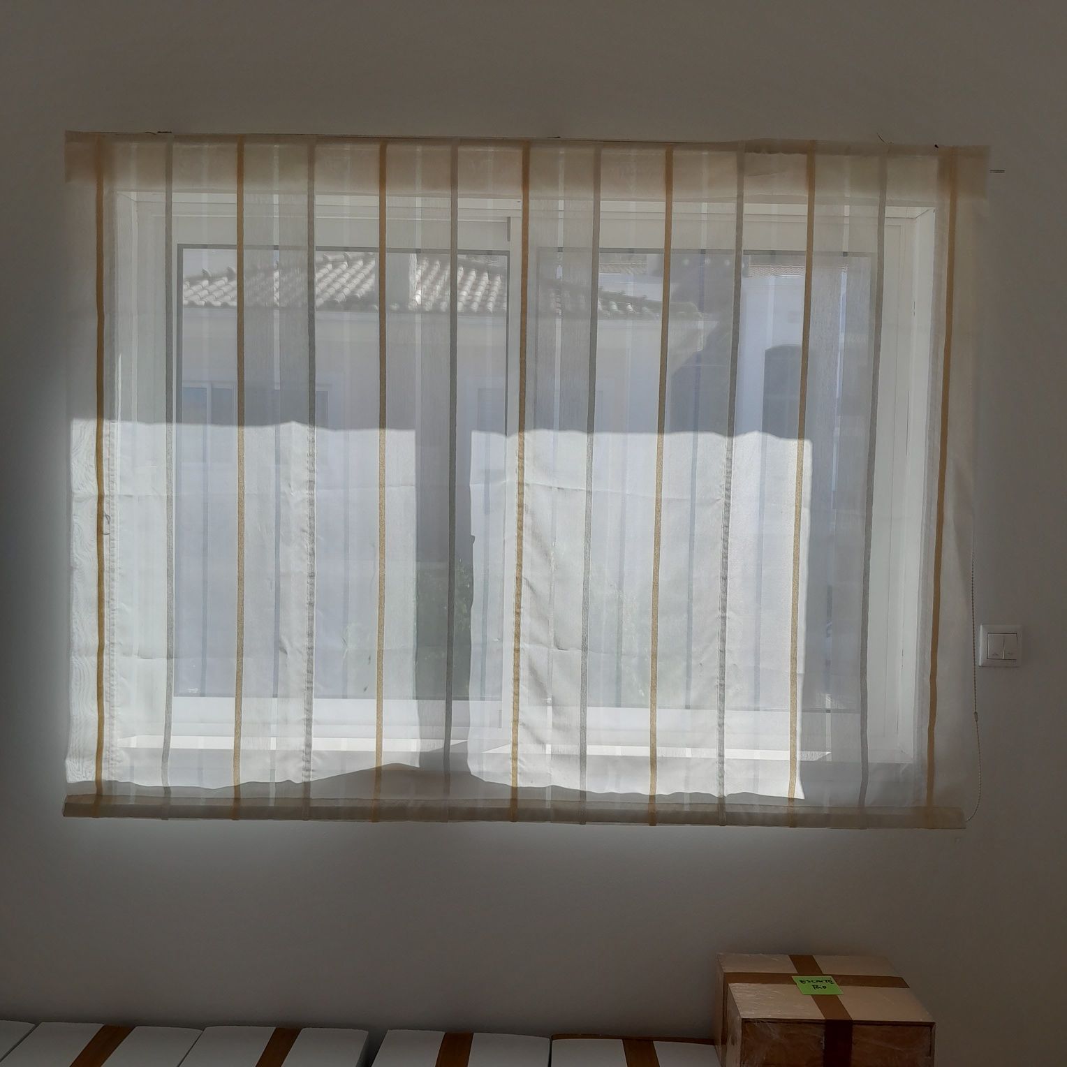 Cortinado veneziano organza, branco pérola com pequenos  veios