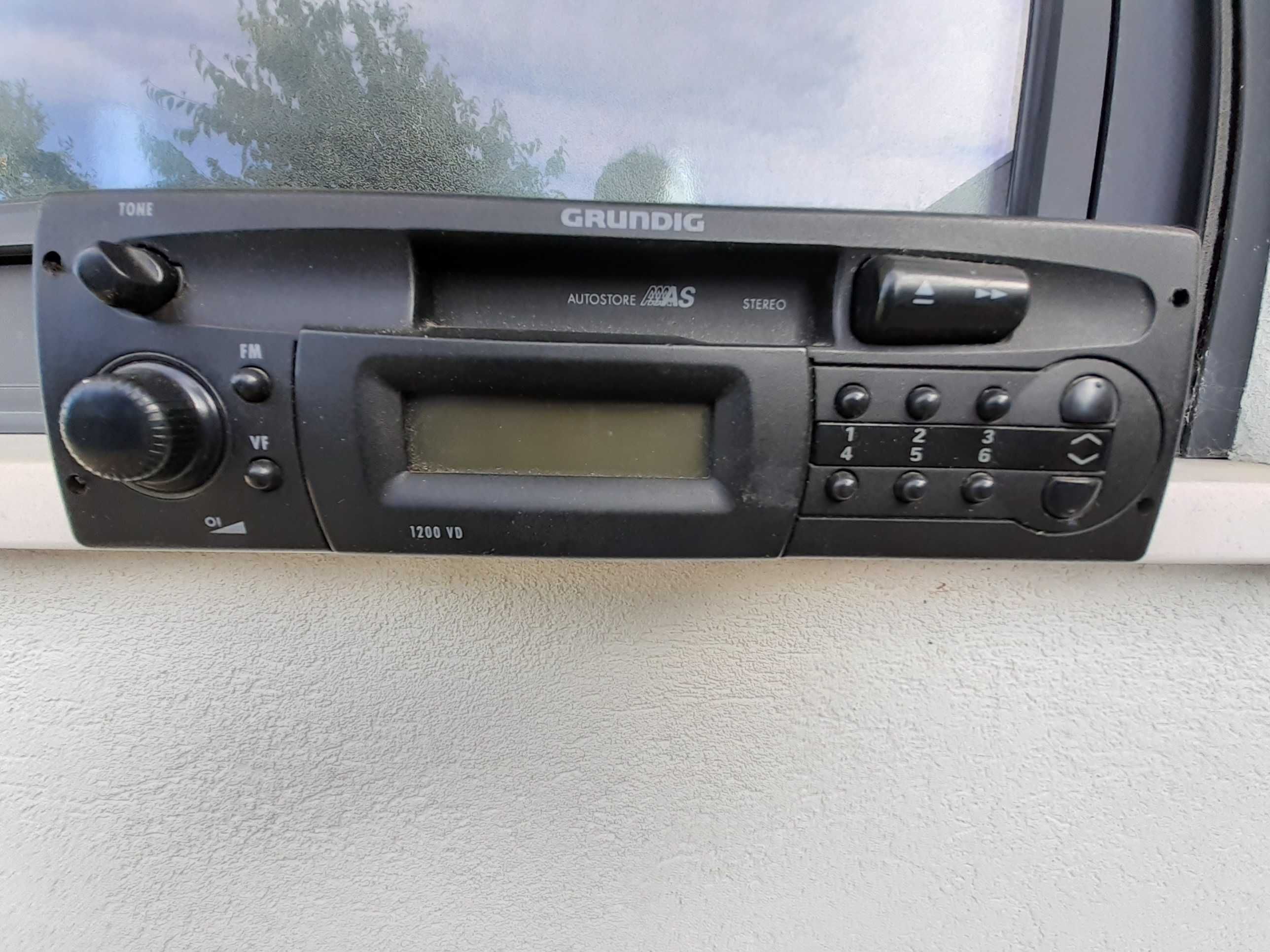 auto radio e cassete grundig 1200VD