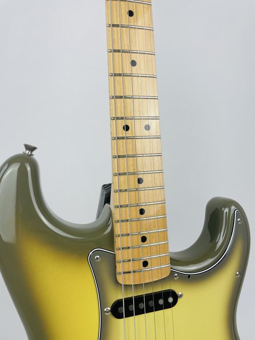 Fender Antiqua 70’s Stratocaster Made in Japan 2003. 1 z 400