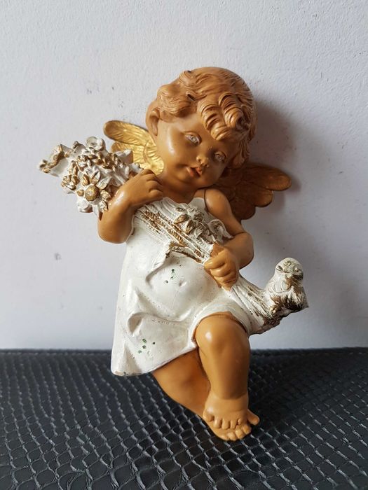 Vintage Euromarchi figurka wiszący anioł z kwiatami włoska żywica 5018