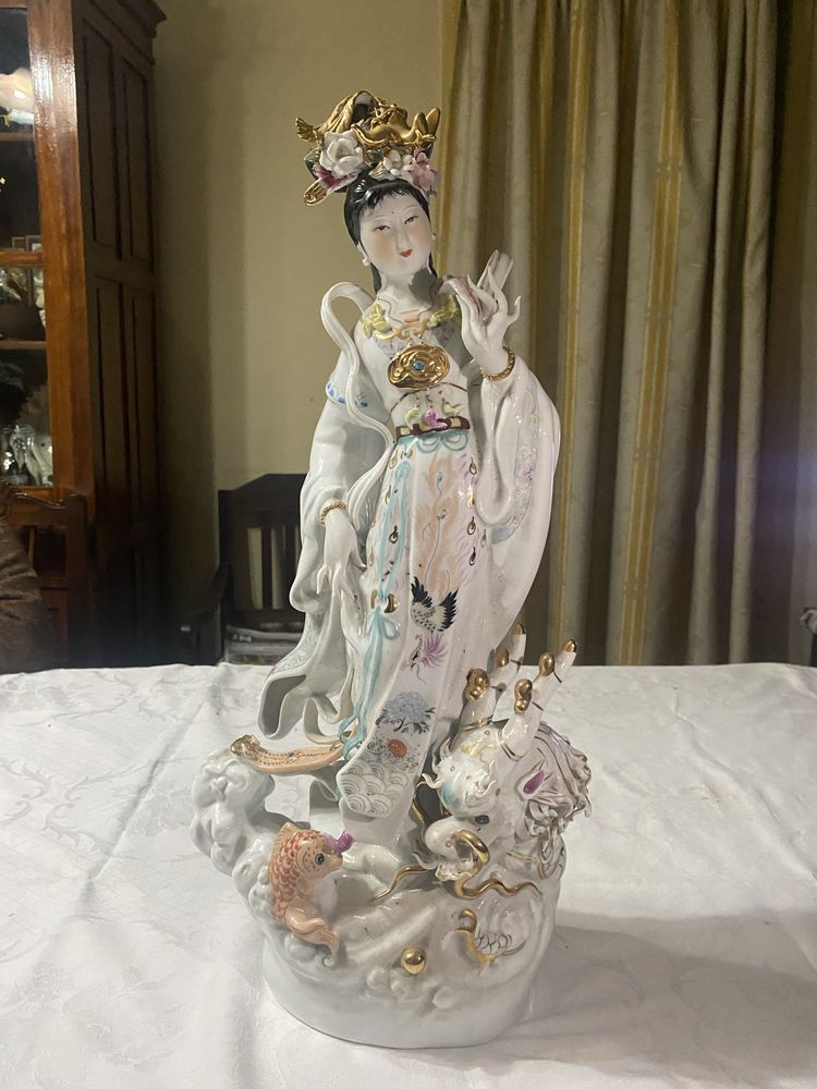 Porcelana Vintage - Deusa Guan Yin com Dragão e Koi