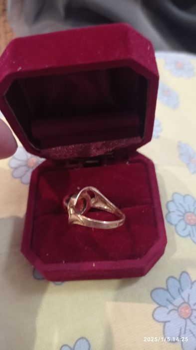 Золотое кольцо с изысканным оранжевым сапфиром