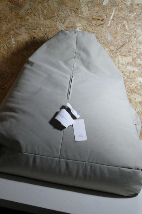 Pufe de algodão Zara Home.
