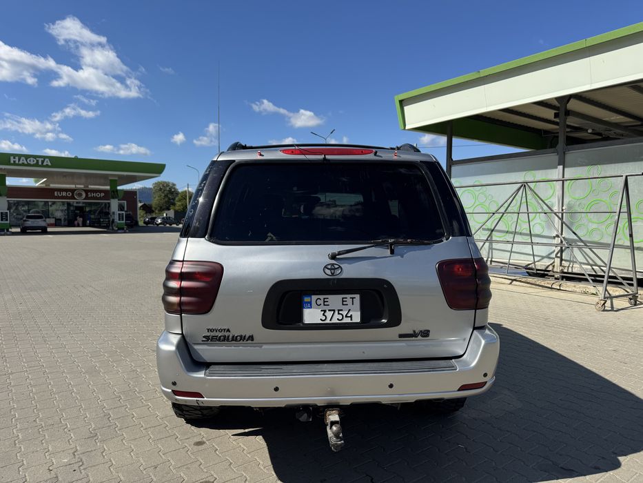 TOYOTA SEQUOIA  у відміному стані як зовні так і технічно.
