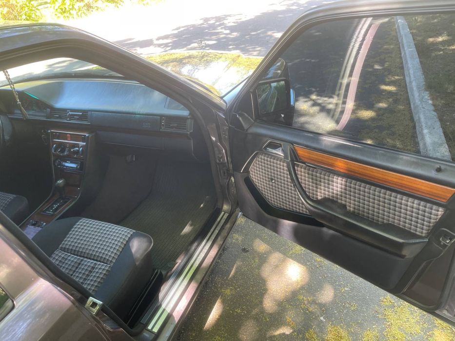 Mercedes benz 124 E320