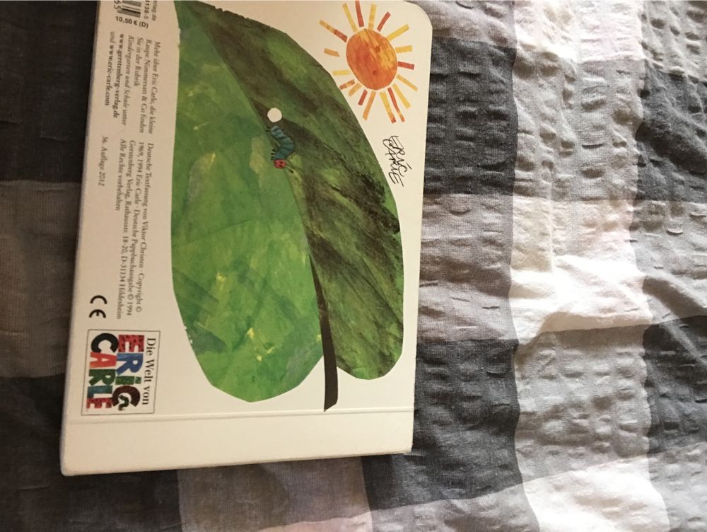Bajka po niemiecku Eric Carle „Die kleine Raupe Nimmersatt”