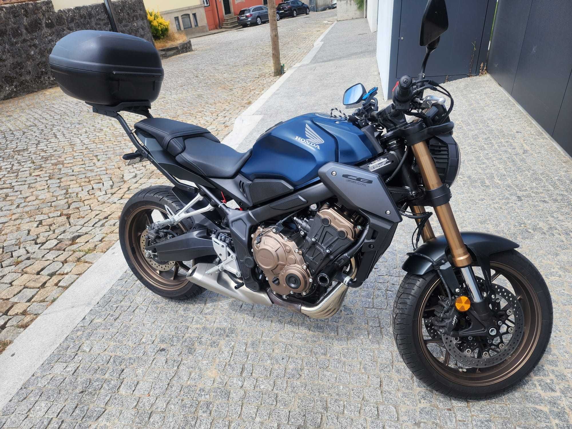 Honda CB650R - Poucos Kms, pneus Michelin, Quadlock e mala incluidos