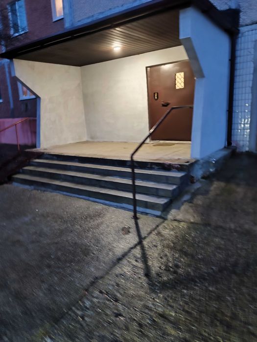 Продам 2-ох кімнатну квартиру в 9-ти поверховому будинку