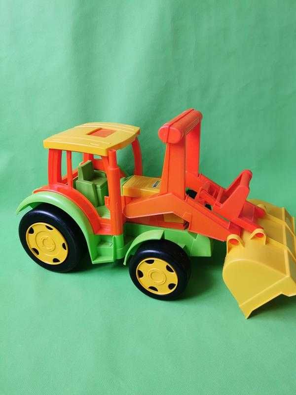 Traktor / koparka / Ładowarka z serii WADER GIGANT