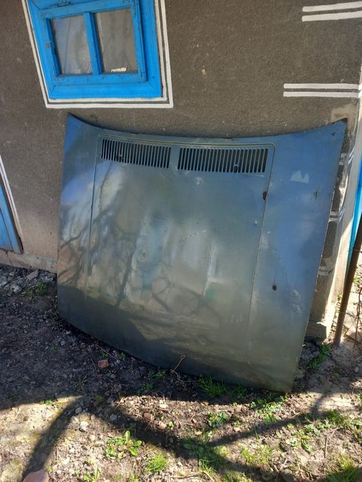 Капот ві Ауді-100 2,3 бензін