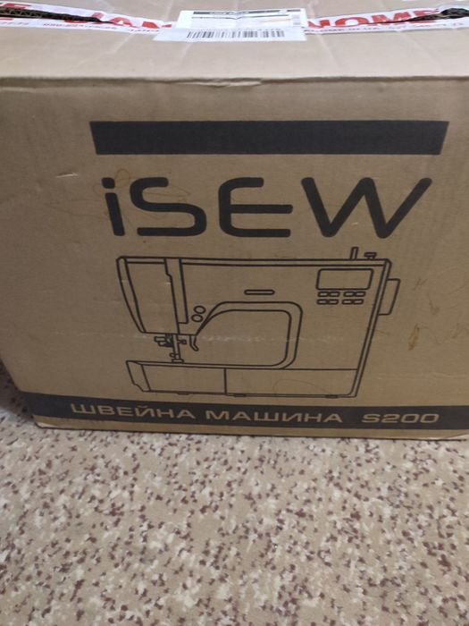 Продам компьютерную швейную машинку.