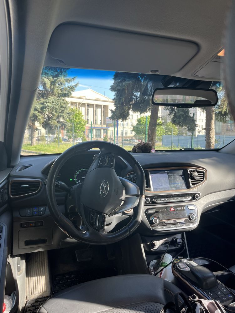 Hyundai ioniq.