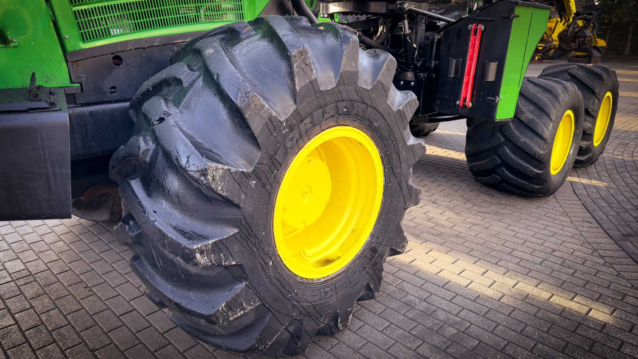 Harwester John Deere 1070E rok 2013