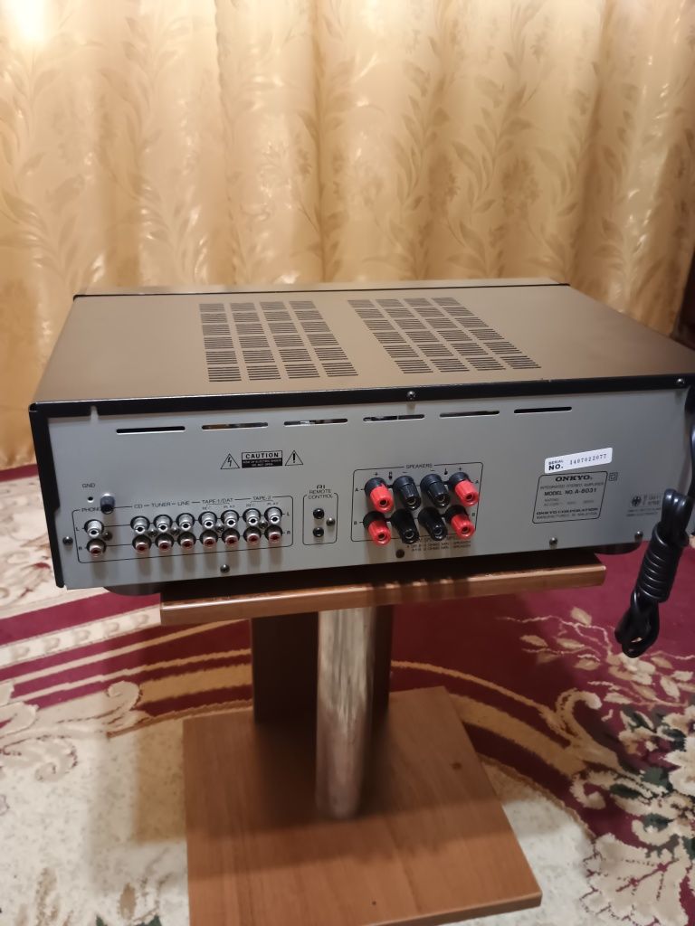 Стерео усилитель Onkyo A-8031. 2×85W. Пульт ДУ