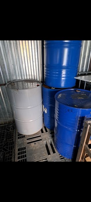 Beczki 200l z deklem na stałe 8szt