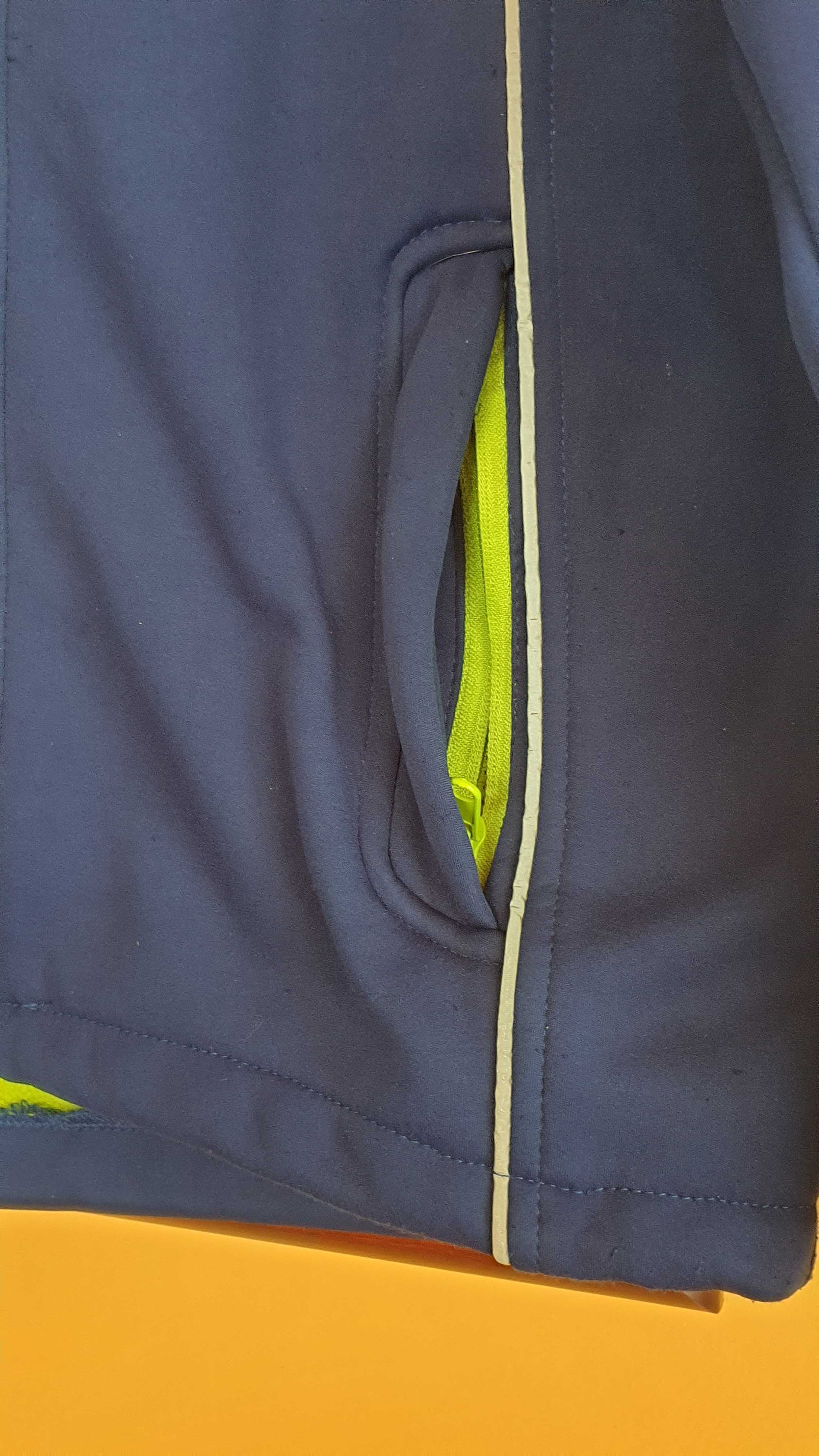 Bluza z kapturem, kurtka - 140 cm