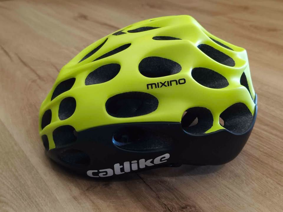 Capacete de Ciclismo Catlike Mixino "NOVO"