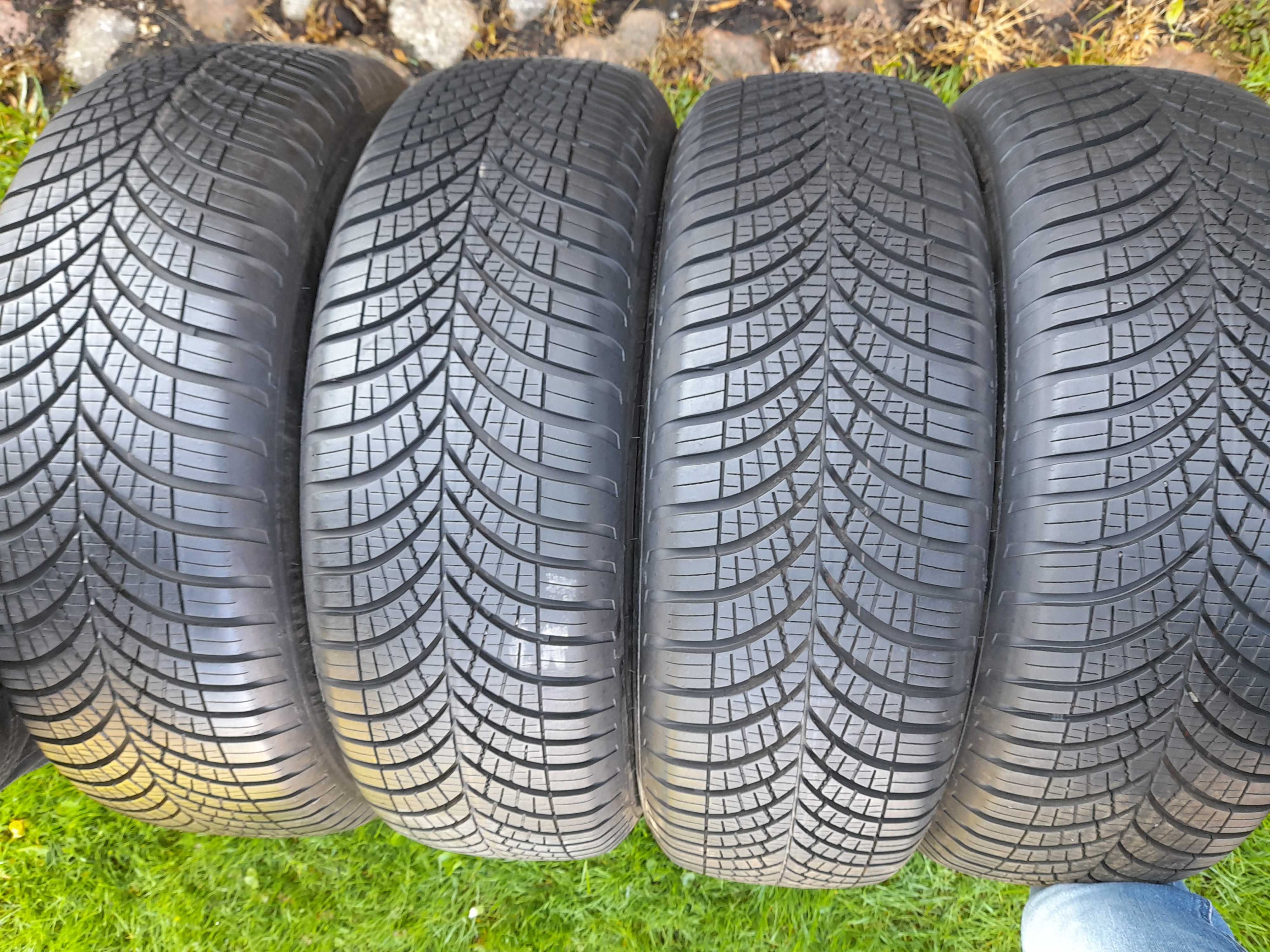 225/65/17 104W GoodYear Vecto 4 season 2022r