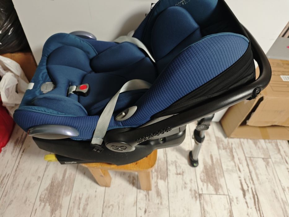Nosidełko Maxi Cosi z bazą ISOFIX