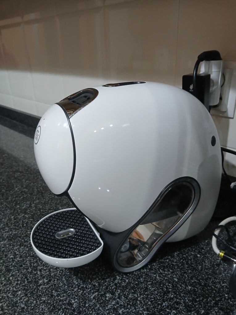 Máquina café NEO Dolce Gusto