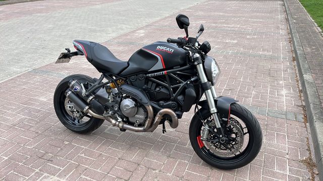 Ducati Monster Monster 821 Stealth 4000 km FV23%
