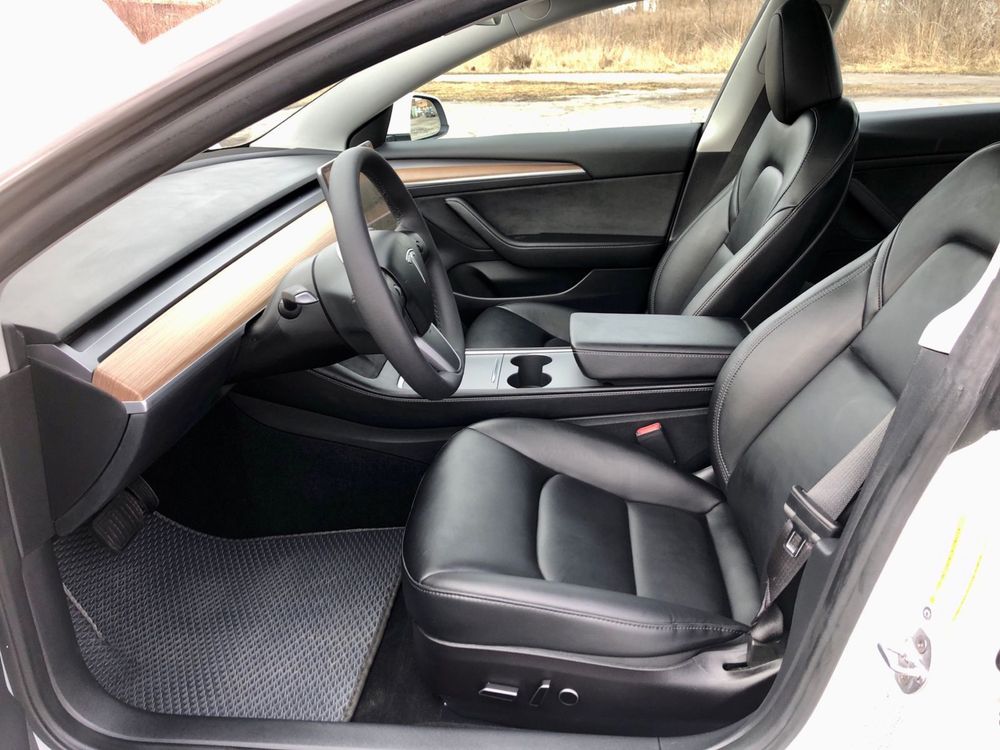 Tesla Model 3 (2023)