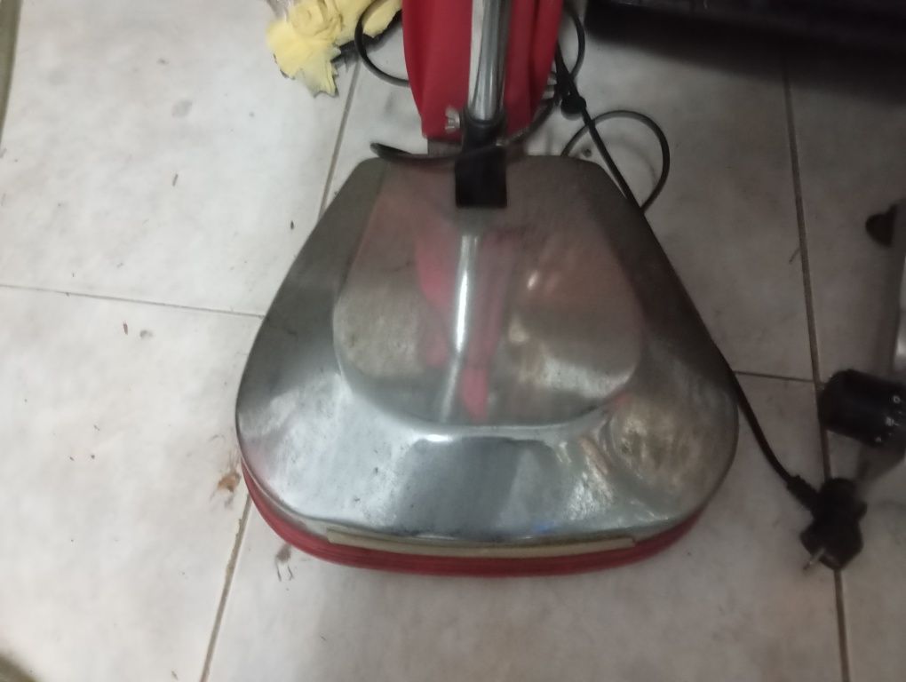 Máquina de encerar