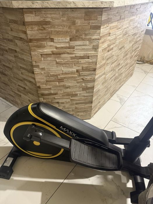 Орбітрек тренажер MaxxPro E7.