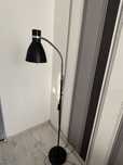 Czarna lampa z regulacją