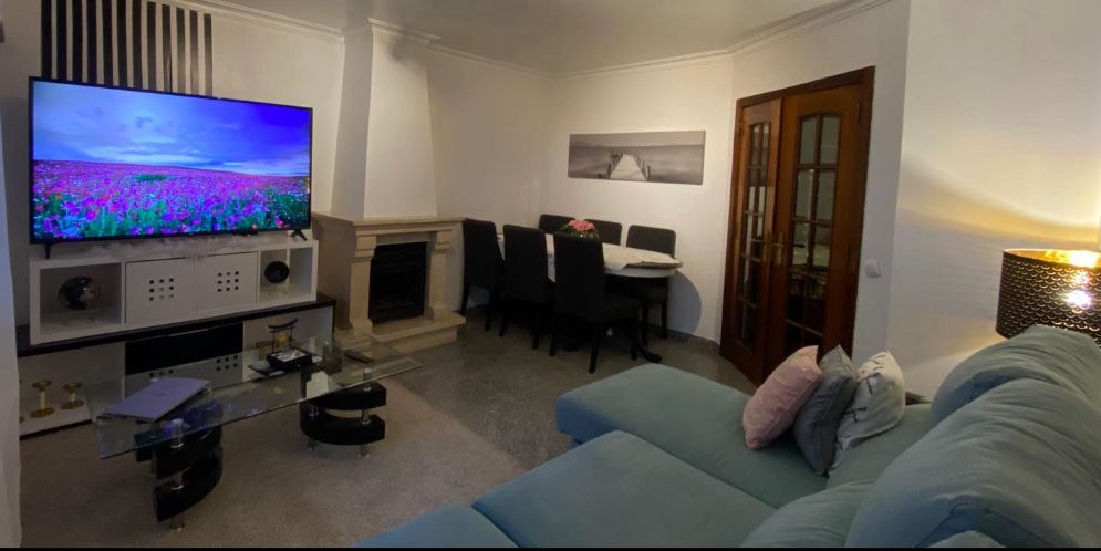 Conjunto Sala – Sofá, Mesa de Centro e Rack TV