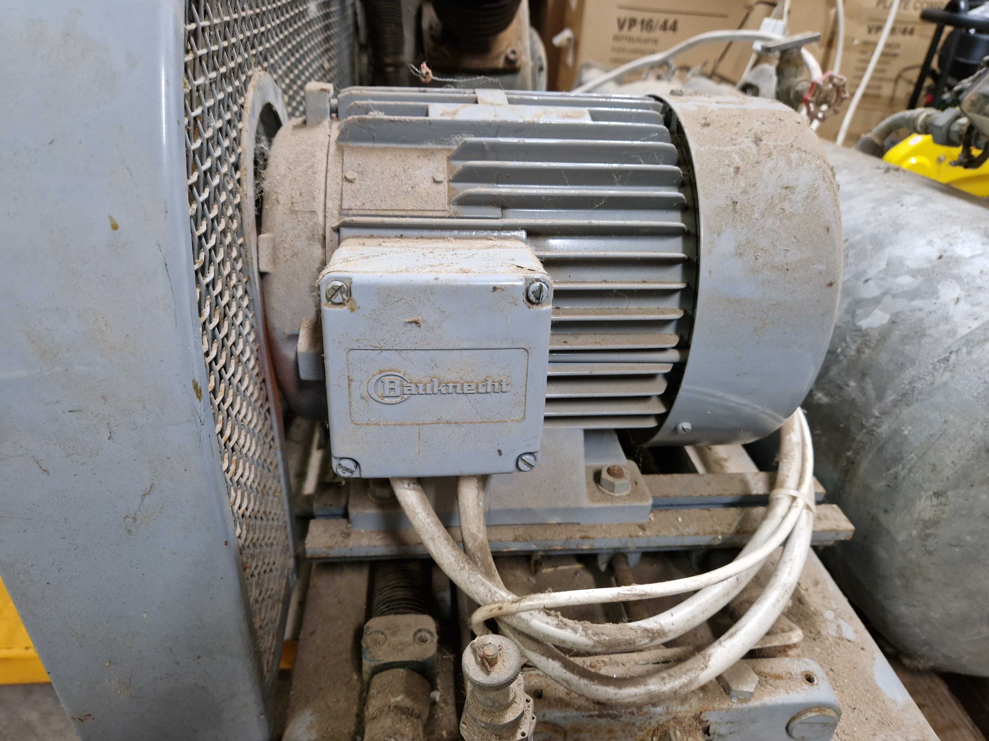 Vendo compressor  trifásico com reservatório de 100 litros