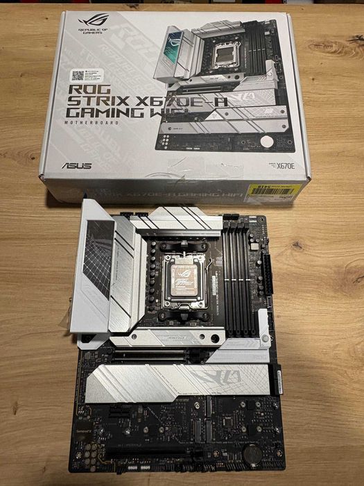ASUS ROG STRIX X670E-A Gaming WiFi — AM5 — Б/У