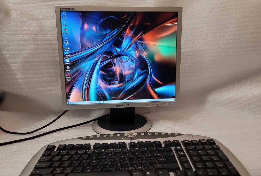 Монитор Samsung 740N, в отличном состоянии, без дефектов.