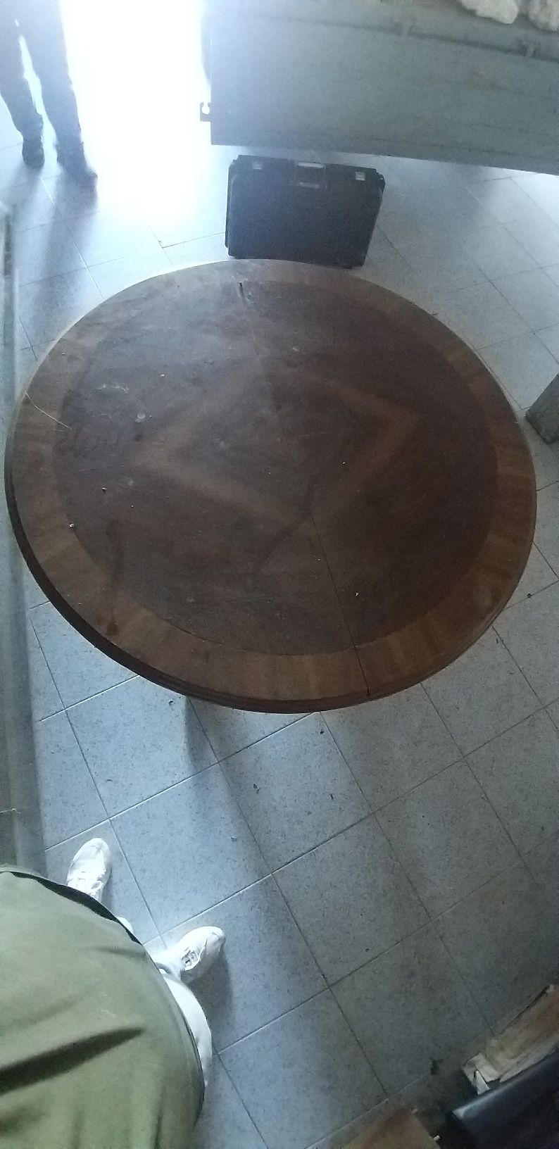 Mesa de jantar de sala.