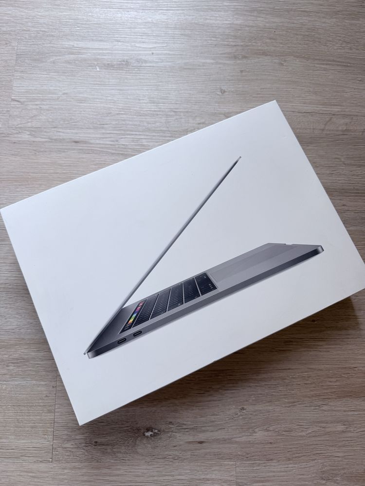 MacBook Pro 15” (2019)