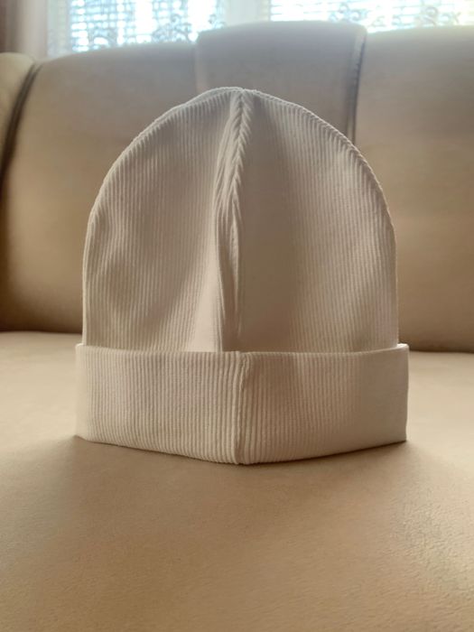 Шапка для дівчинки весна/осінь на 1,5-2 роки