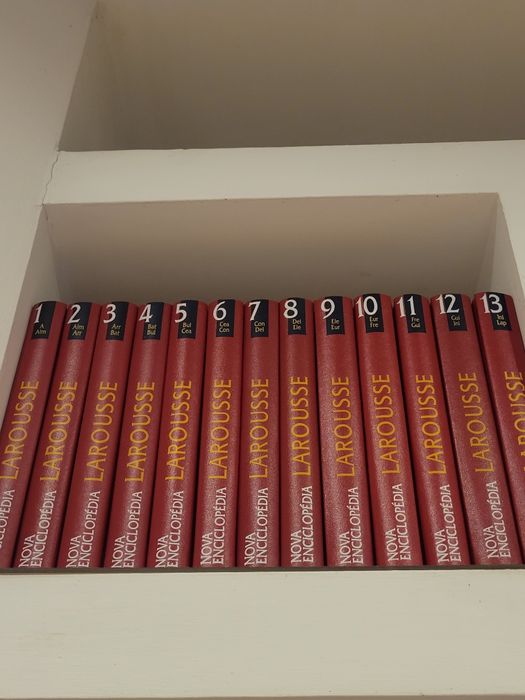Enciclopédias LAROUSSE
