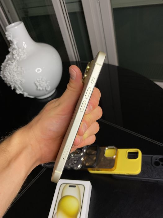 Iphone 15 jak nowy
