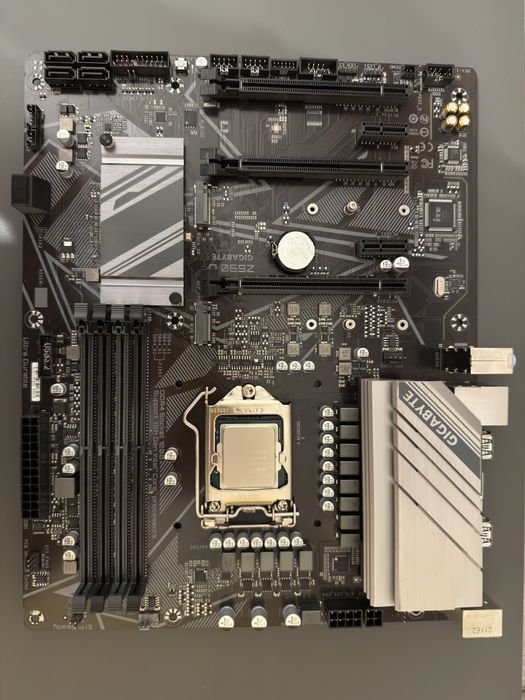 i7-11700k + Gigabyte Z590D + 32GB DDR4 3200 XPG