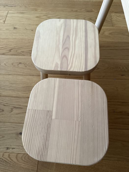 Stolik dziecięcy IKEA FLISAT (+2 wkłady TROFAST) i 2 stołki FLISAT