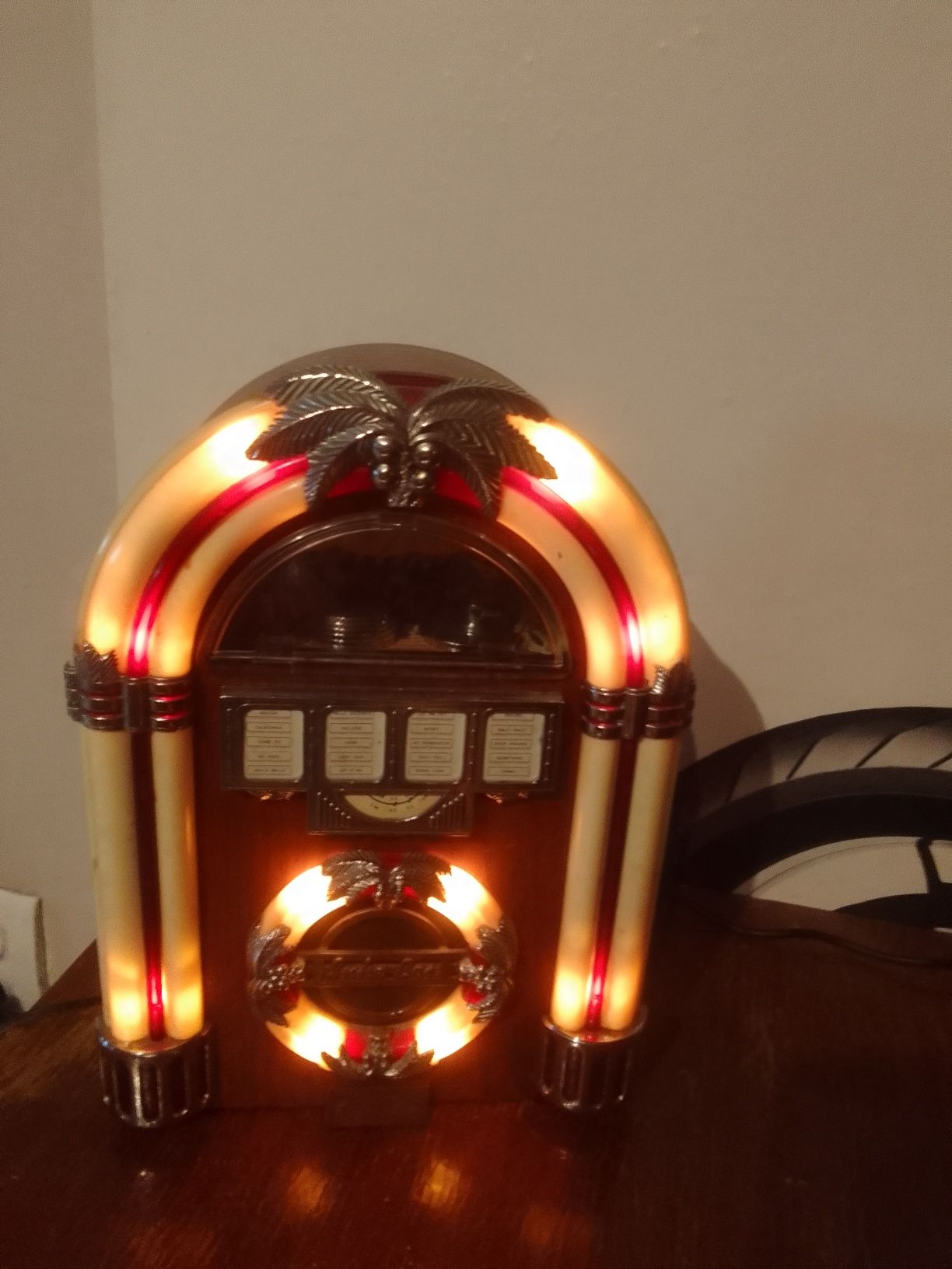 Radio retro szafa grająca juke box