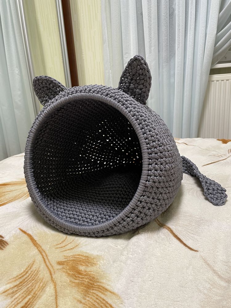 Плетений будиночок для кота, лежанка